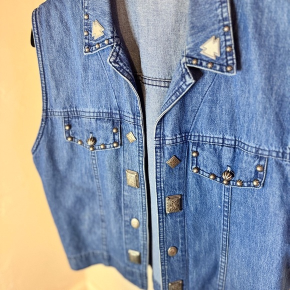SIGNATURE Denim Concho Vest Women’s Large - Picture 2 of 4